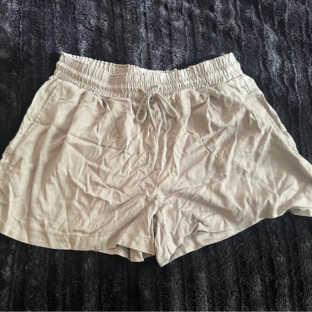 Shorts - Picture 2 of 3